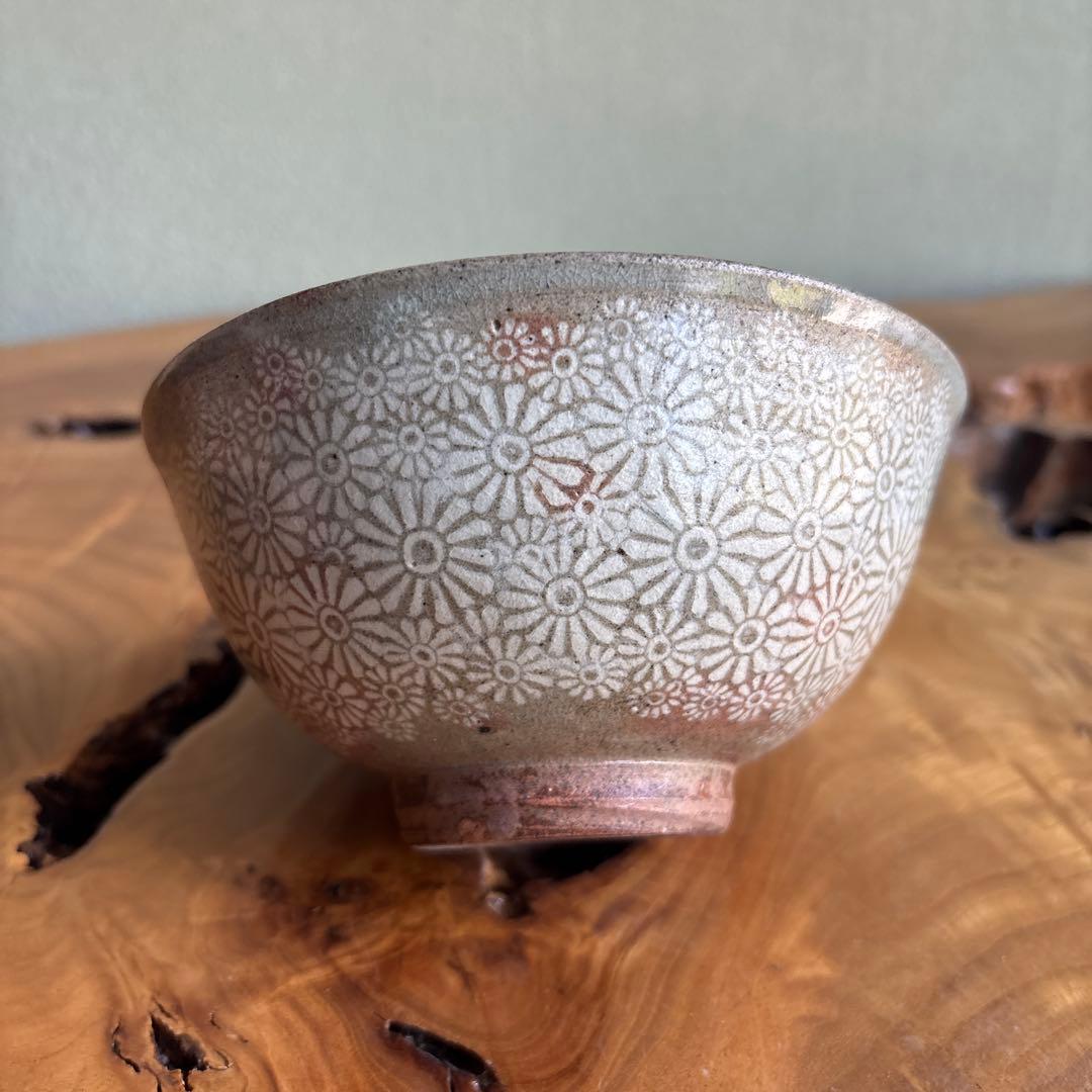 Korean Mishima Inlay Tea Bowl by Ryu Changkon — Chrysanthemum Sansha Inlay, Signed Wooden Box