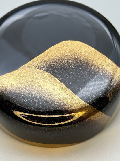 Hosokawa Shimitsuki Toyama Natsume — Gold Maki-e Mountains, Tomobako