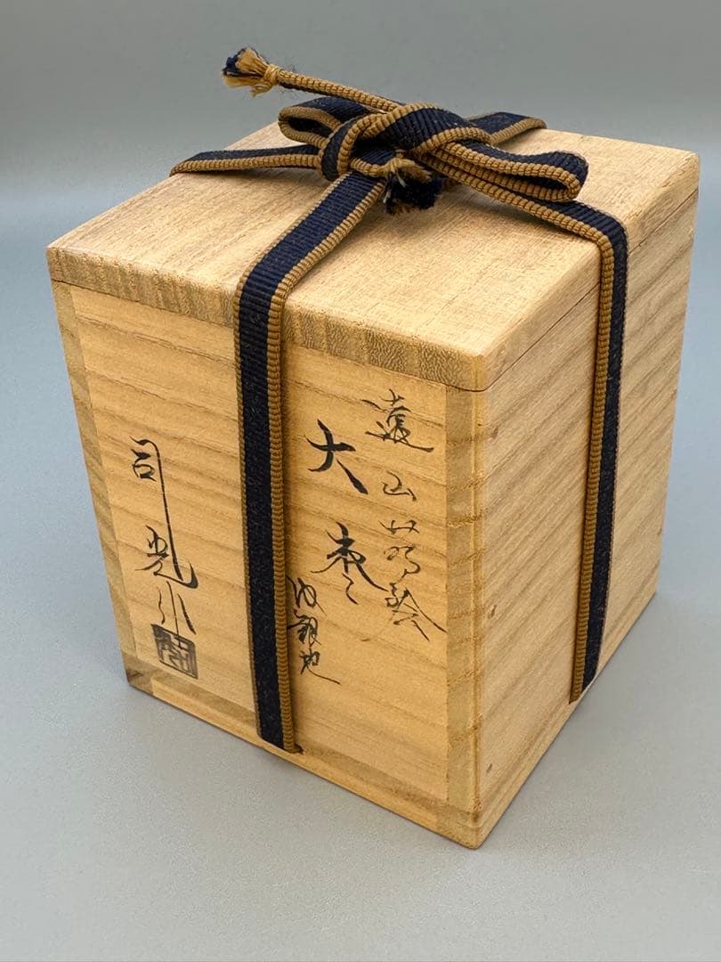 Hosokawa Shimitsuki Toyama Natsume — Gold Maki-e Mountains, Tomobako