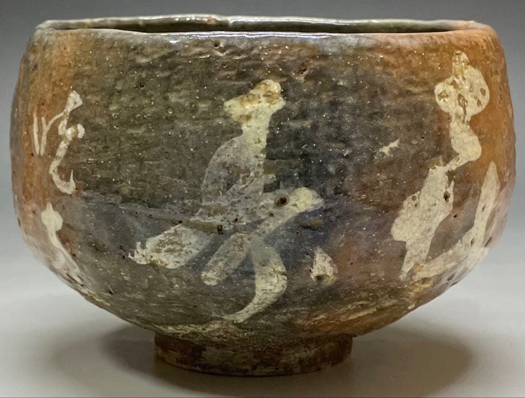 Owari Red Raku Tea Bowl with White Slip Flower Design - Omugi-en Chawan with Box