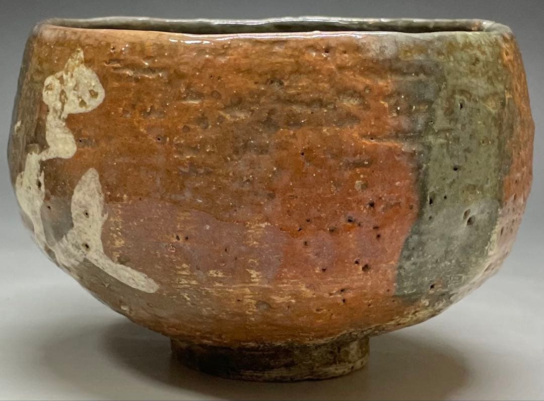 Owari Red Raku Tea Bowl with White Slip Flower Design - Omugi-en Chawan with Box