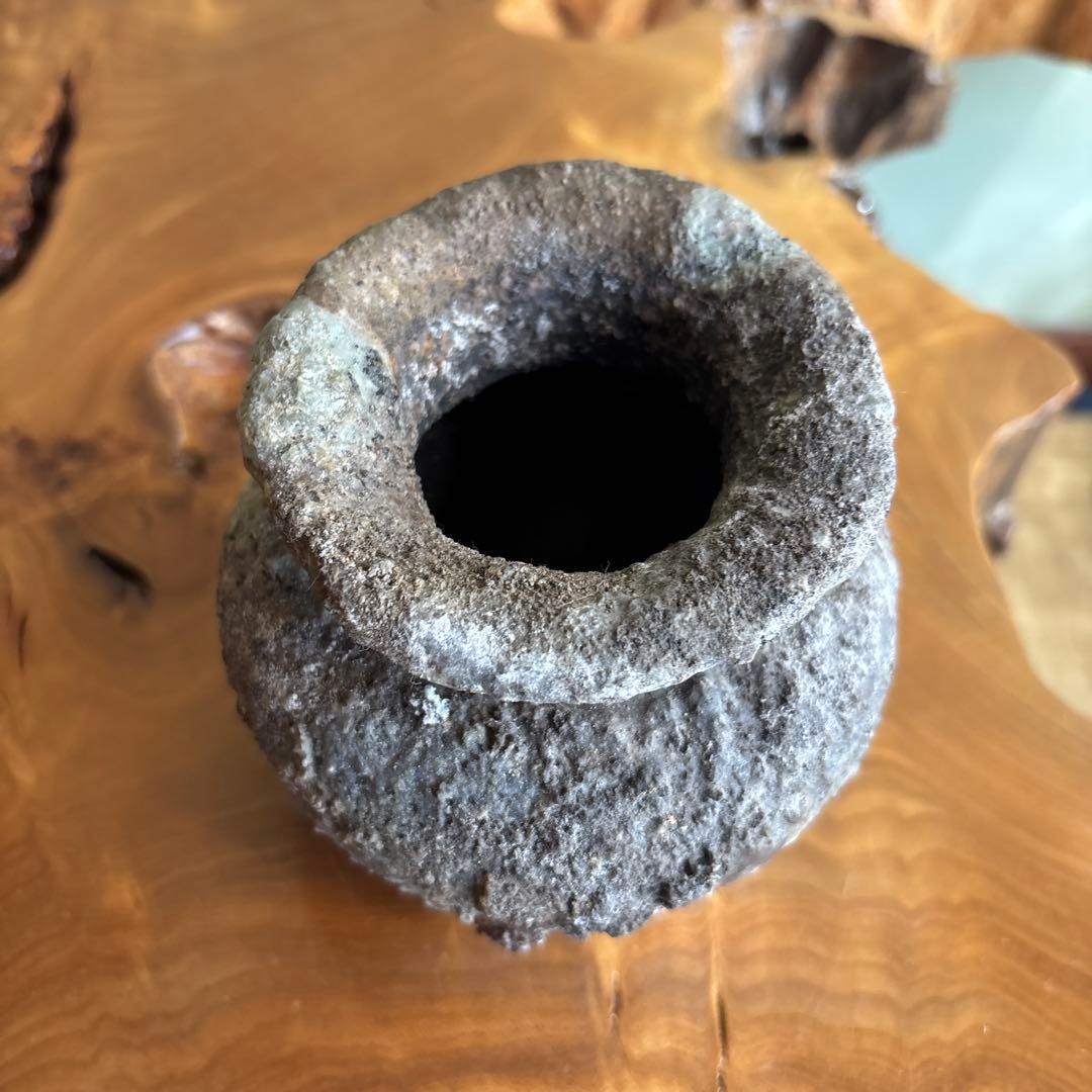 Shigaraki Hanging Flower Vase by Minagawa Takashi, Tsuchi no Ko Kiln — Natural Ash Glaze Wabi-Sabi Ikebana Vessel with Original Box