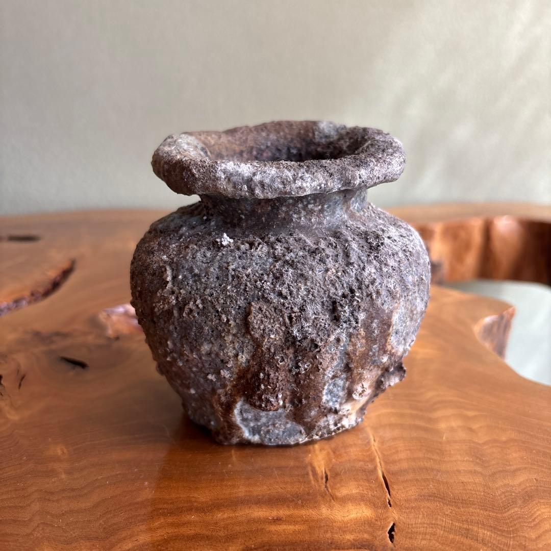 Shigaraki Hanging Flower Vase by Minagawa Takashi, Tsuchi no Ko Kiln — Natural Ash Glaze Wabi-Sabi Ikebana Vessel with Original Box