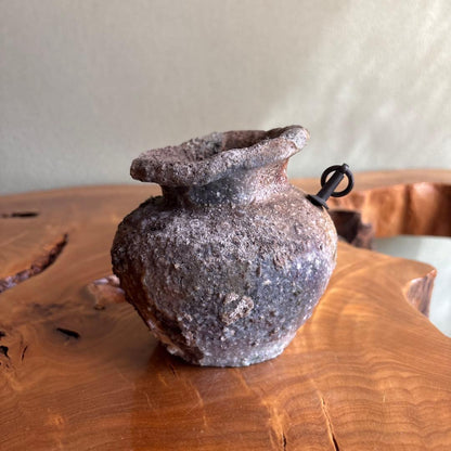 Shigaraki Hanging Flower Vase by Minagawa Takashi, Tsuchi no Ko Kiln — Natural Ash Glaze Wabi-Sabi Ikebana Vessel with Original Box