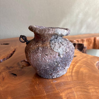 Shigaraki Hanging Flower Vase by Minagawa Takashi, Tsuchi no Ko Kiln — Natural Ash Glaze Wabi-Sabi Ikebana Vessel with Original Box