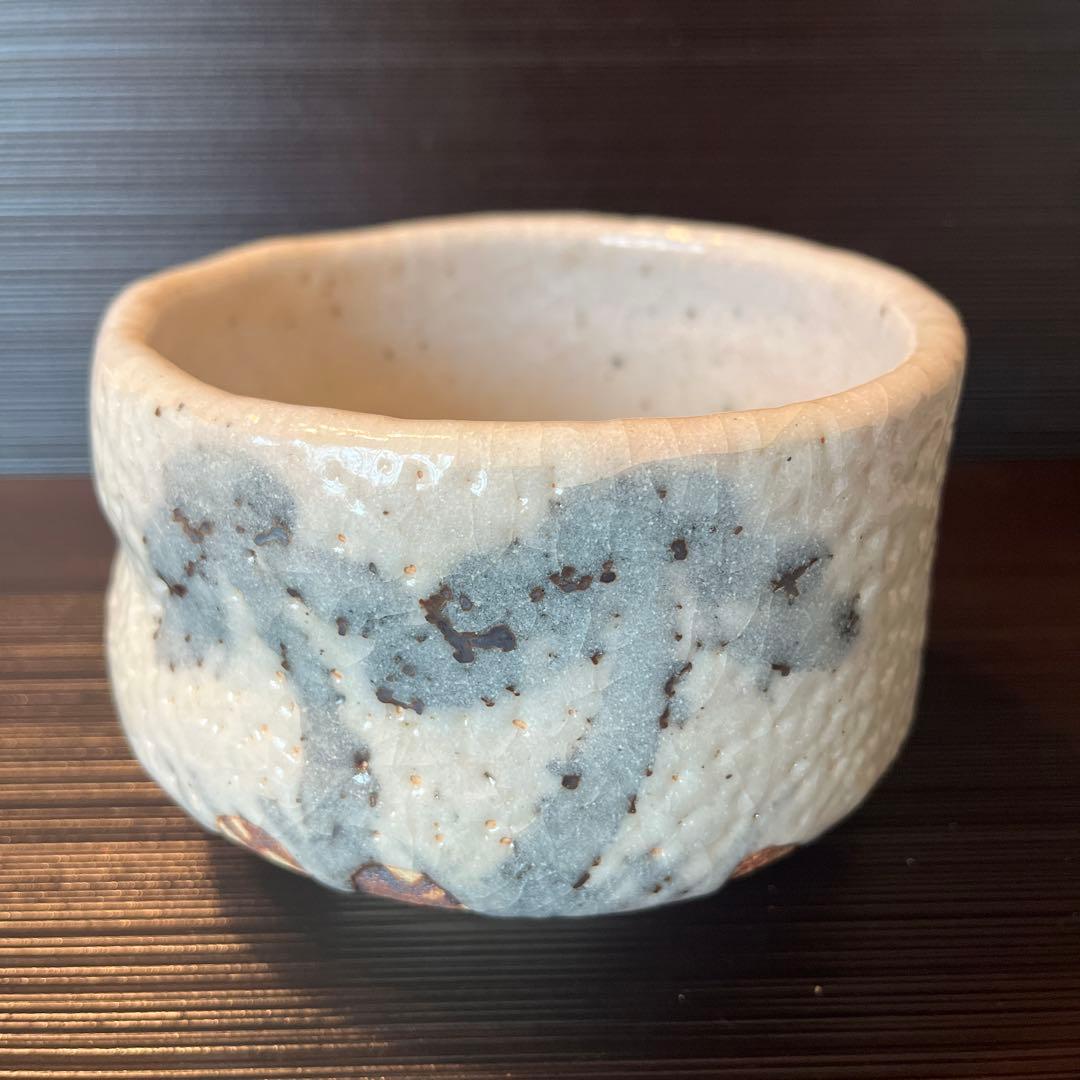 Natural Ash Shino Tea Bowl with Plum Branch - Tennenyu Chawan Eda-Baika Design