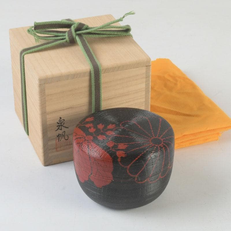 Senpo — Kikukiri Jurin Natsume | Chrysanthemum & Paulownia on Kenjo-Carved Black Lacquer | Tomobako