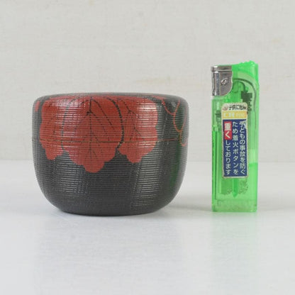 Senpo — Kikukiri Jurin Natsume | Chrysanthemum & Paulownia on Kenjo-Carved Black Lacquer | Tomobako