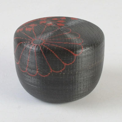 Senpo — Kikukiri Jurin Natsume | Chrysanthemum & Paulownia on Kenjo-Carved Black Lacquer | Tomobako
