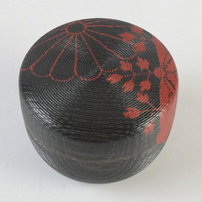 Senpo — Kikukiri Jurin Natsume | Chrysanthemum & Paulownia on Kenjo-Carved Black Lacquer | Tomobako
