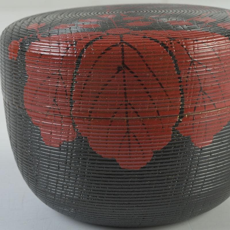 Senpo — Kikukiri Jurin Natsume | Chrysanthemum & Paulownia on Kenjo-Carved Black Lacquer | Tomobako
