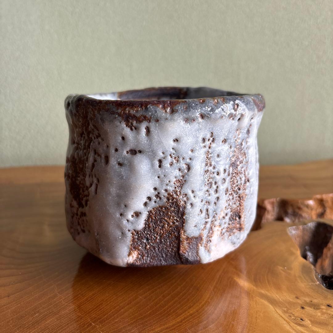 Shino Tea Bowl with Fire Color by Kozaki Ichiyo – Mino Ware – Japan