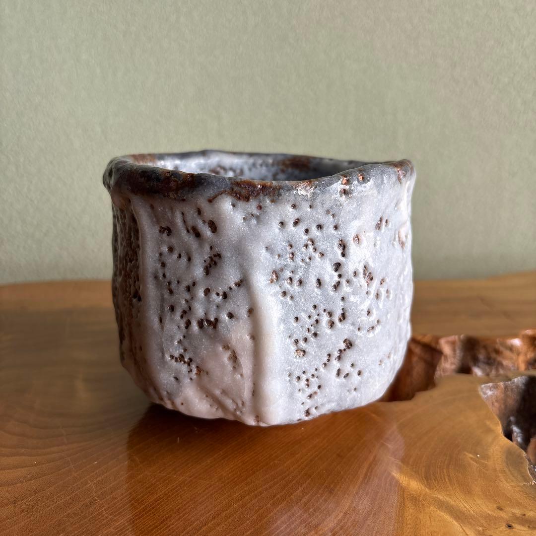 Shino Tea Bowl with Fire Color by Kozaki Ichiyo – Mino Ware – Japan