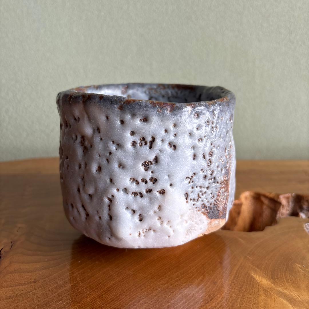 Shino Tea Bowl with Fire Color by Kozaki Ichiyo – Mino Ware – Japan