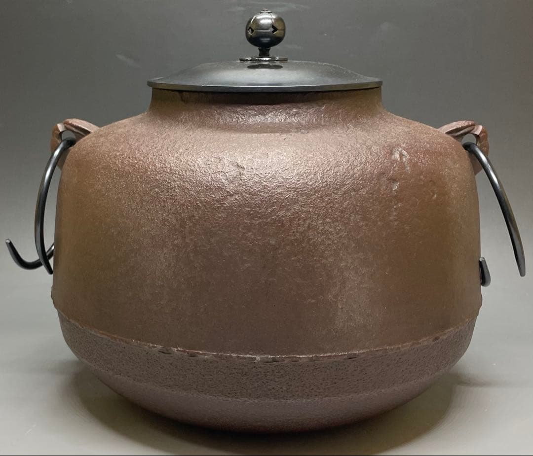 Amida-gama Tea Kettle by Living National Treasure Takahashi Keitei | Iron Chagama Box