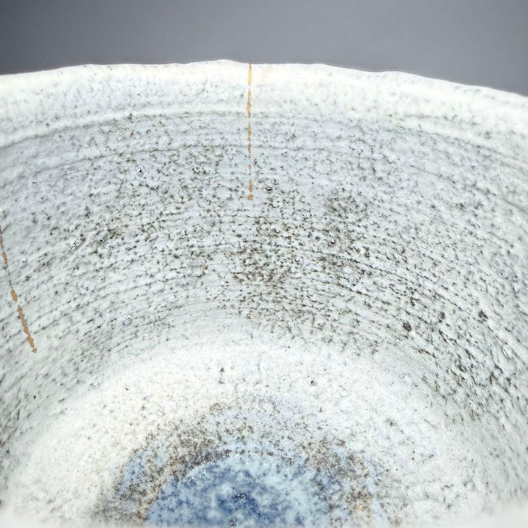 White Hagi Tsutsu-Chawan with Gold Accents by Katō Shigemi — Taizan-gama, Funka Kinsai, Tomobako