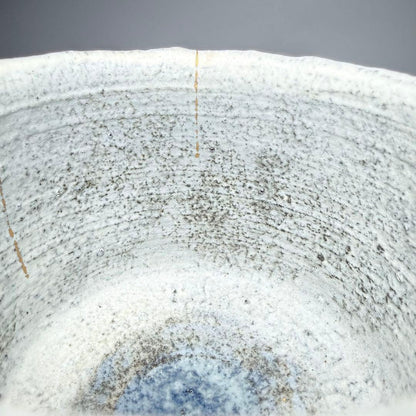 White Hagi Tsutsu-Chawan with Gold Accents by Katō Shigemi — Taizan-gama, Funka Kinsai, Tomobako