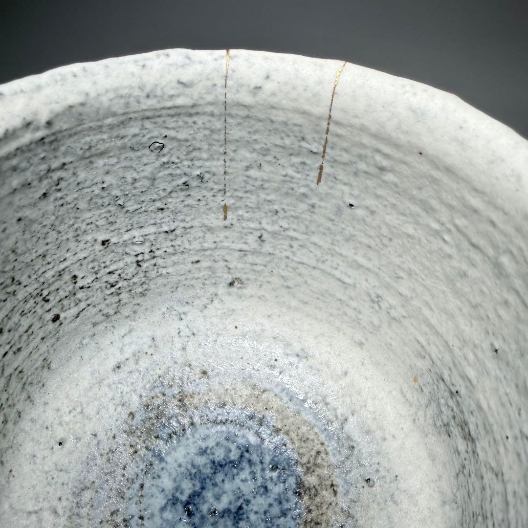 White Hagi Tsutsu-Chawan with Gold Accents by Katō Shigemi — Taizan-gama, Funka Kinsai, Tomobako