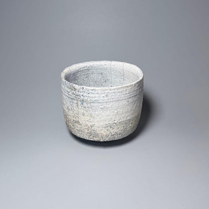 White Hagi Tsutsu-Chawan with Gold Accents by Katō Shigemi — Taizan-gama, Funka Kinsai, Tomobako