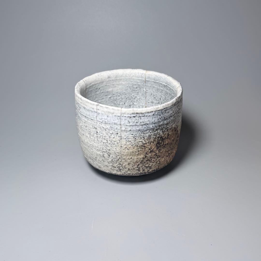 White Hagi Tsutsu-Chawan with Gold Accents by Katō Shigemi — Taizan-gama, Funka Kinsai, Tomobako