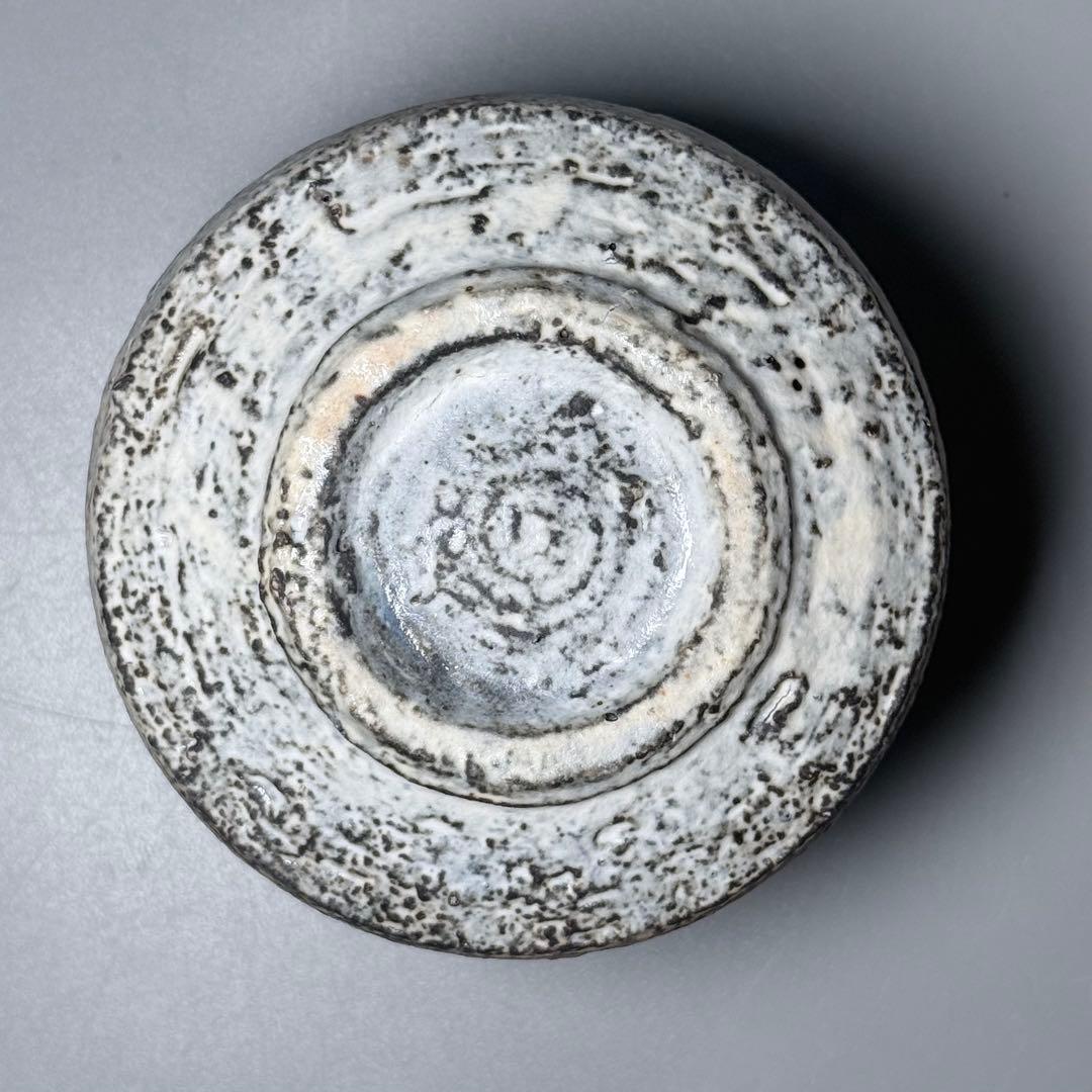White Hagi Tsutsu-Chawan with Gold Accents by Katō Shigemi — Taizan-gama, Funka Kinsai, Tomobako