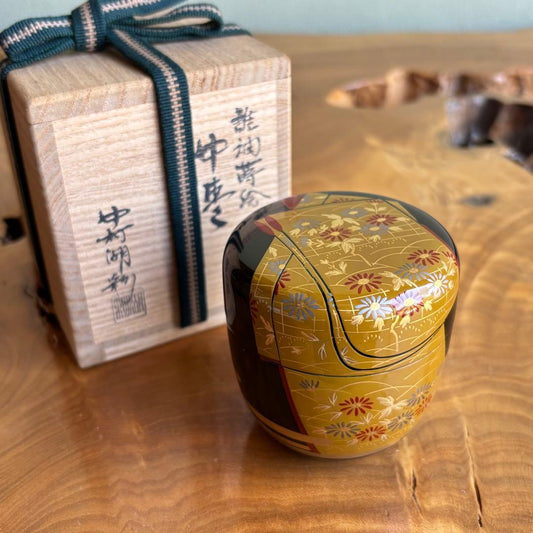 Taga-sode Maki-e Natsume by Nakamura Kosai — Chrysanthemum & Bush Clover, Tomobako