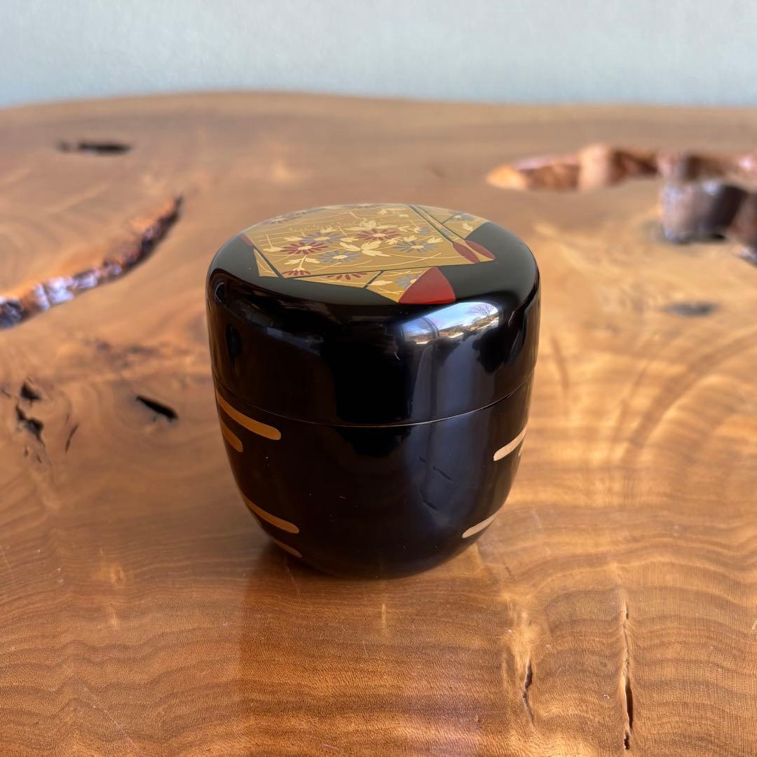 Taga-sode Maki-e Natsume by Nakamura Kosai — Chrysanthemum & Bush Clover, Tomobako