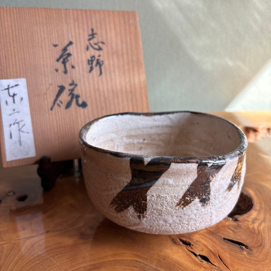 Nezumi-Shino Matcha Tea Bowl by Noda Tozan - Mino Ware E-Shino Chawan with Iron Painting and Signed Tomobako