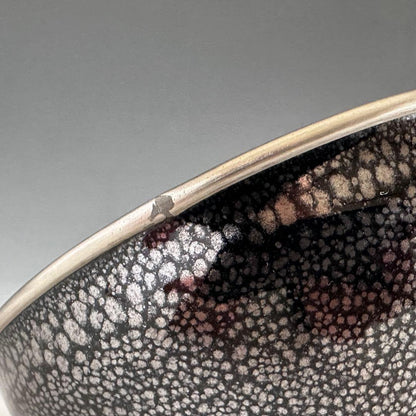 Koie Tsuyoshi Yuteki Tenmoku Chawan — Oil-Spot Tea Bowl with Silver Fukurin, Tomobako & Tomo-nuno