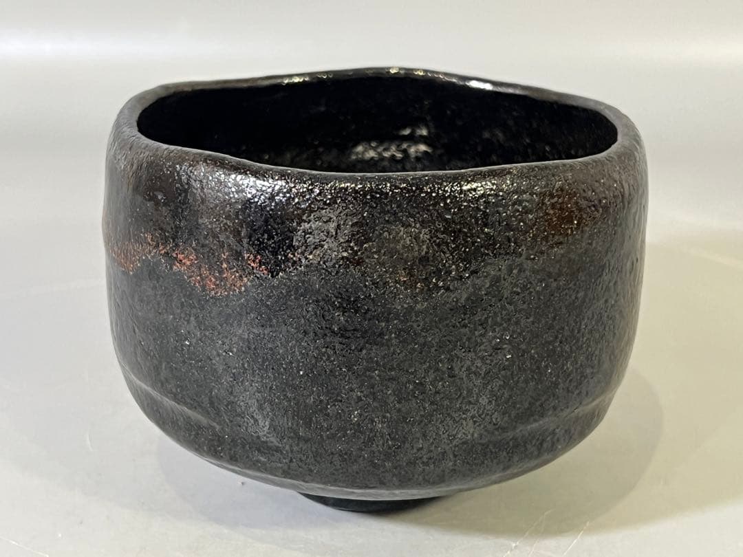 Kuraku Kuro Chawan "Shiki no Tomo" — Black Tea Bowl with Master's Inscription Box