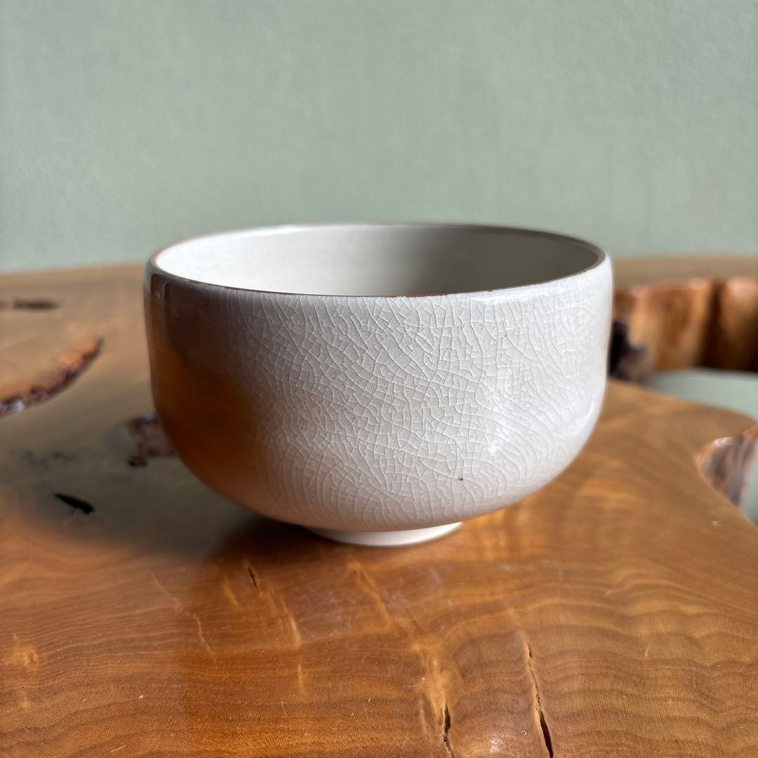 Kutani-yaki Tea Bowl by Roko — White Crackle with Hibiscus and Gold, Delicate Overglaze Enamels