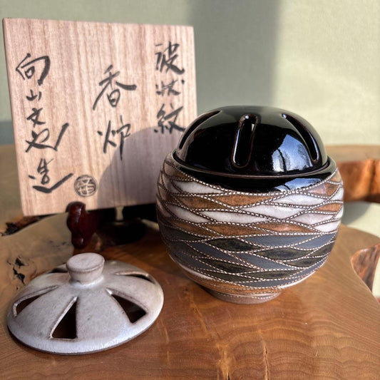 Mukōyama Fumiya Mashiko Incense Burner — Wave Pattern, Ceramic Lid, Wooden Box