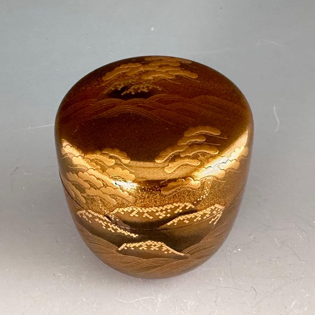 Iwamatsue Maki-e Large Natsume by Yamazaki Toshiharu — Gold Lacquer Tea Caddy, Nashiji Interior, Tomobako