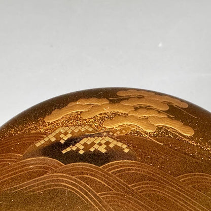 Iwamatsue Maki-e Large Natsume by Yamazaki Toshiharu — Gold Lacquer Tea Caddy, Nashiji Interior, Tomobako