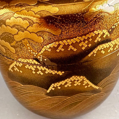 Iwamatsue Maki-e Large Natsume by Yamazaki Toshiharu — Gold Lacquer Tea Caddy, Nashiji Interior, Tomobako