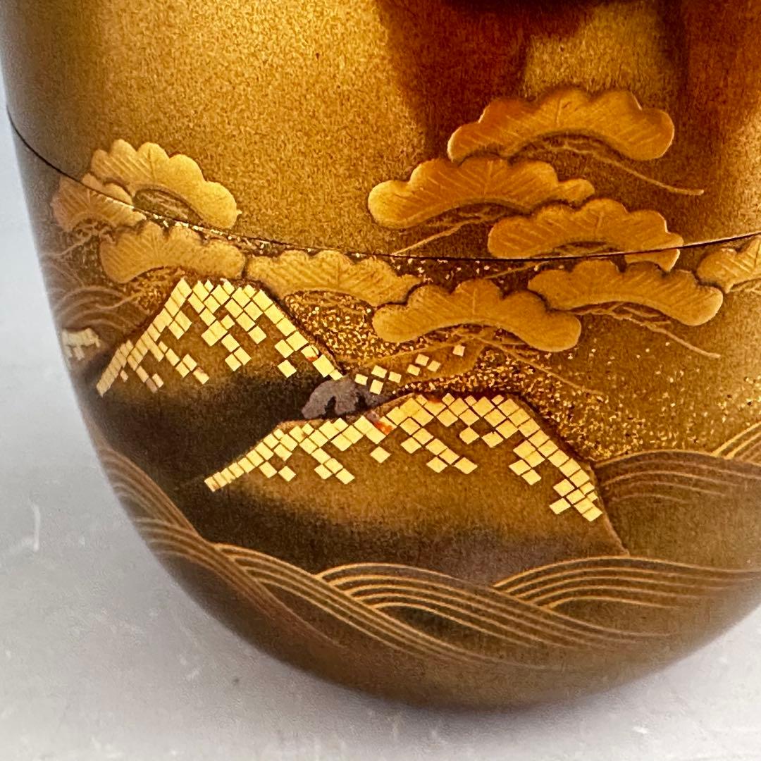 Iwamatsue Maki-e Large Natsume by Yamazaki Toshiharu — Gold Lacquer Tea Caddy, Nashiji Interior, Tomobako