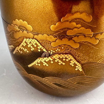 Iwamatsue Maki-e Large Natsume by Yamazaki Toshiharu — Gold Lacquer Tea Caddy, Nashiji Interior, Tomobako