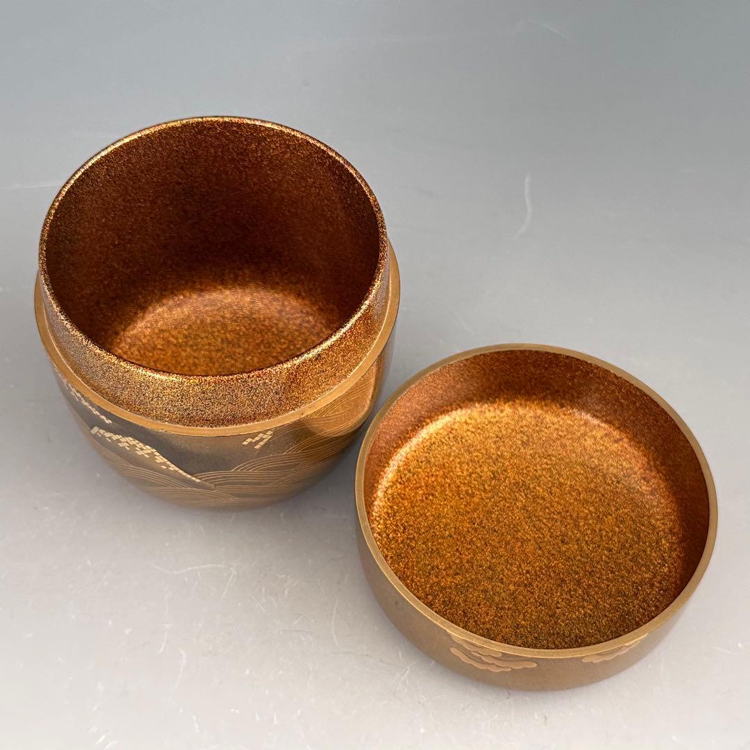 Iwamatsue Maki-e Large Natsume by Yamazaki Toshiharu — Gold Lacquer Tea Caddy, Nashiji Interior, Tomobako