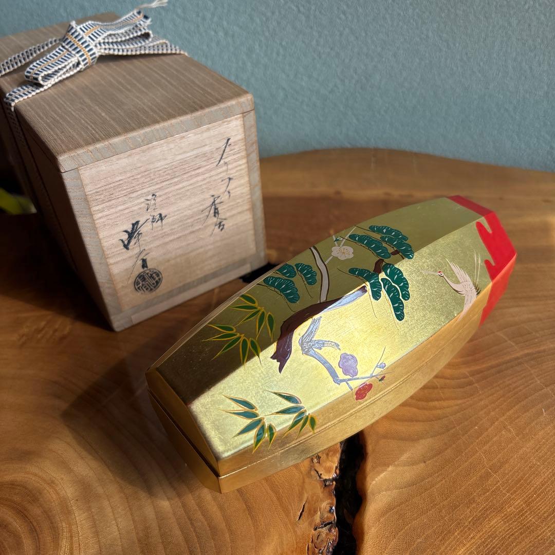 Buriburi Kogo — Gold Maki-e Pine Bamboo Plum Crane, Mineharu, Box