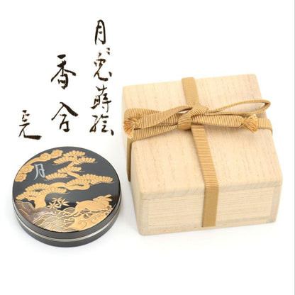 Moon Rabbit Maki-e Kogo Incense Container – Gold Nashiji – Horiuchi Sokan – Suzuki Konyu – Japan