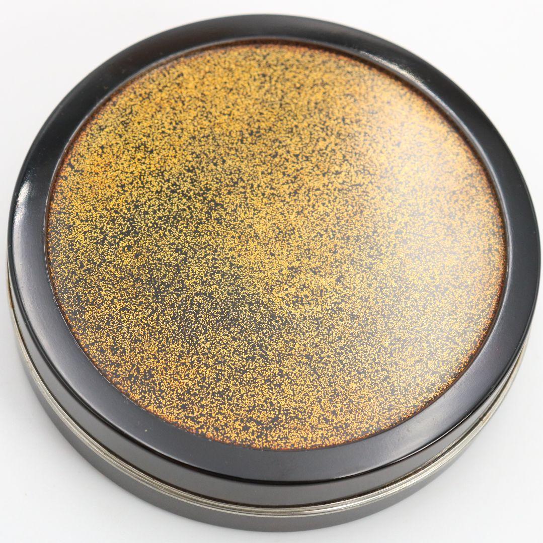 Moon Rabbit Maki-e Kogo Incense Container – Gold Nashiji – Horiuchi Sokan – Suzuki Konyu – Japan
