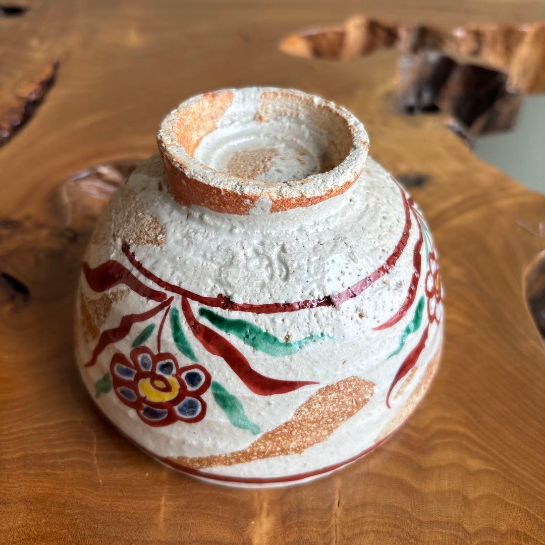 Honiwa Rakunyu Shigaraki Akae Tea Bowl — Overglaze Flower Medallion Chawan