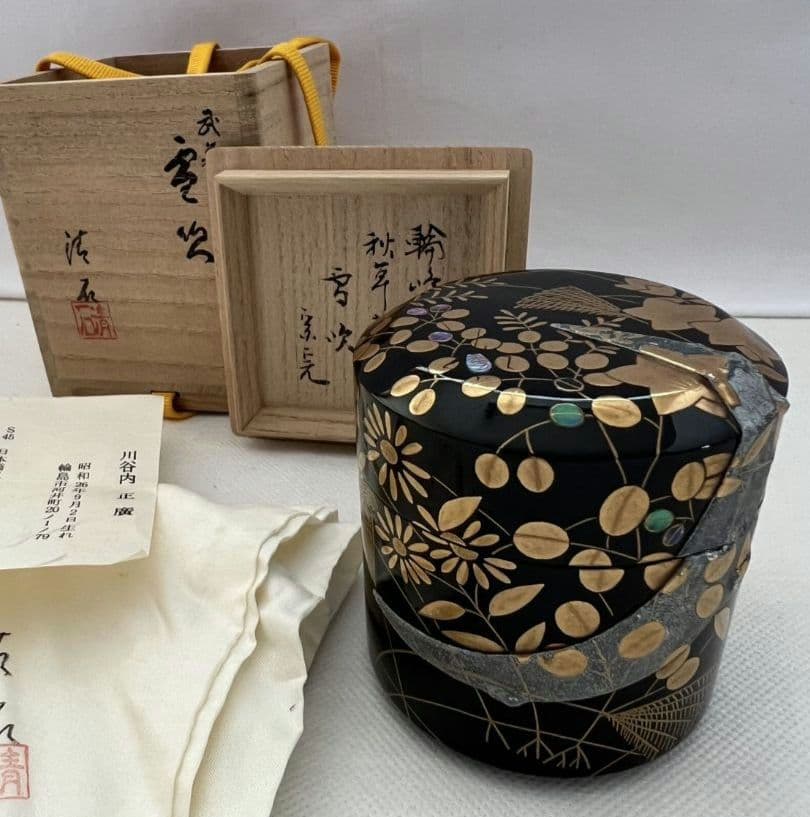 Musashino Autumn Grass Fubuki-Natsume by Kiyoishi III — Gold Maki-e with Raden on Black Lacquer
