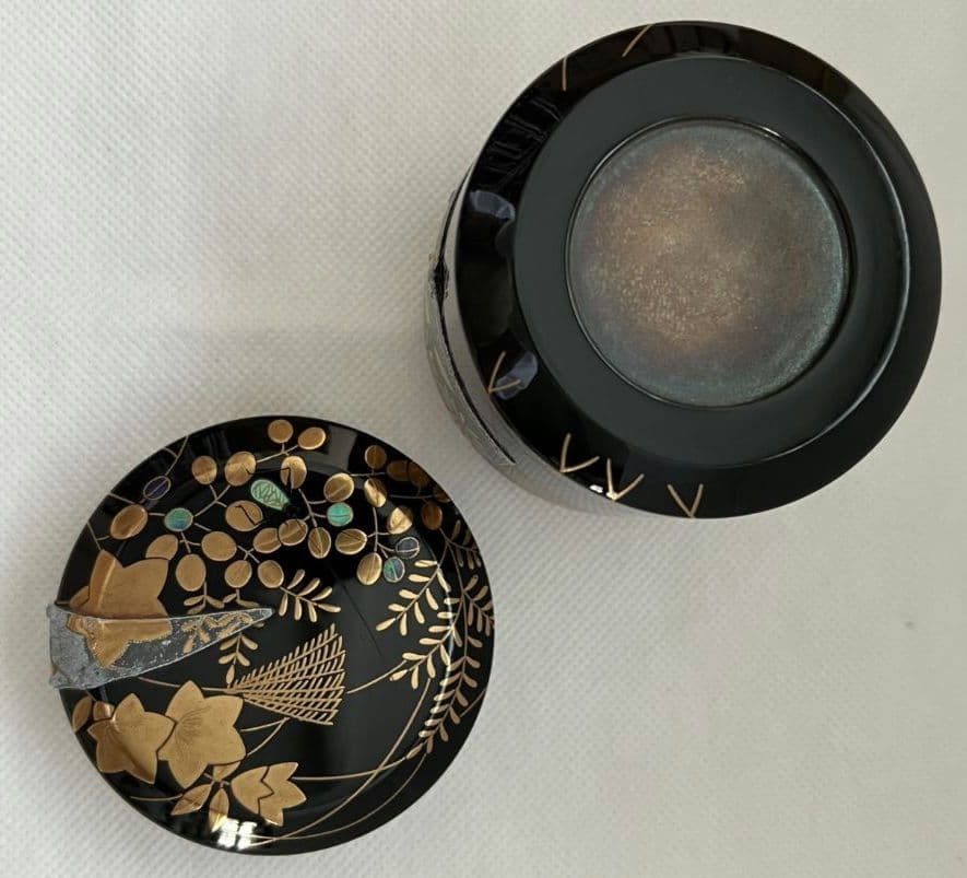 Musashino Autumn Grass Fubuki-Natsume by Kiyoishi III — Gold Maki-e with Raden on Black Lacquer