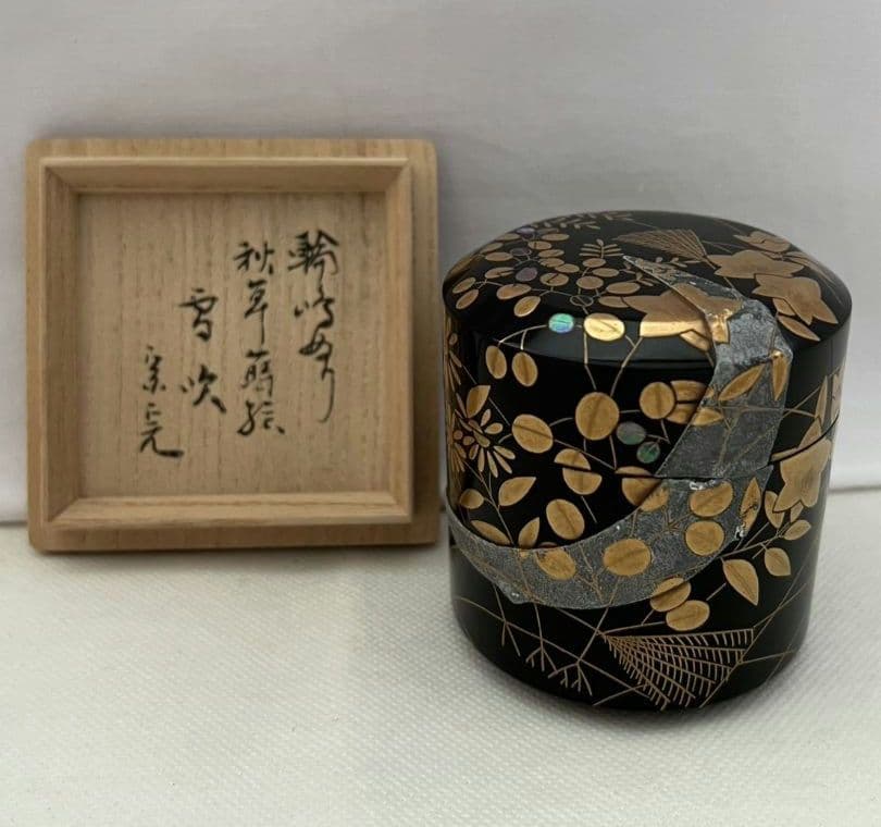 Musashino Autumn Grass Fubuki-Natsume by Kiyoishi III — Gold Maki-e with Raden on Black Lacquer