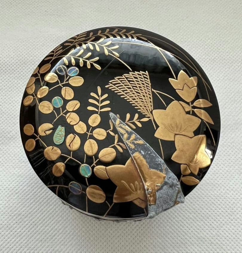 Musashino Autumn Grass Fubuki-Natsume by Kiyoishi III — Gold Maki-e with Raden on Black Lacquer