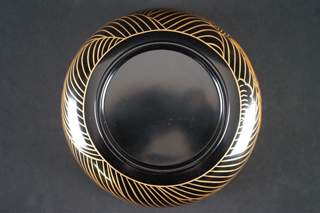 Chahei Issai Wajima Lacquer Genji-guruma Maki-e Jikiro, Signed Box