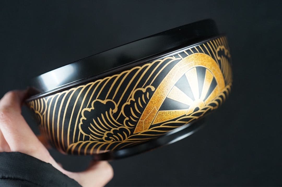 Chahei Issai Wajima Lacquer Genji-guruma Maki-e Jikiro, Signed Box