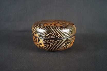 Chahei Issai Wajima Lacquer Genji-guruma Maki-e Jikiro, Signed Box
