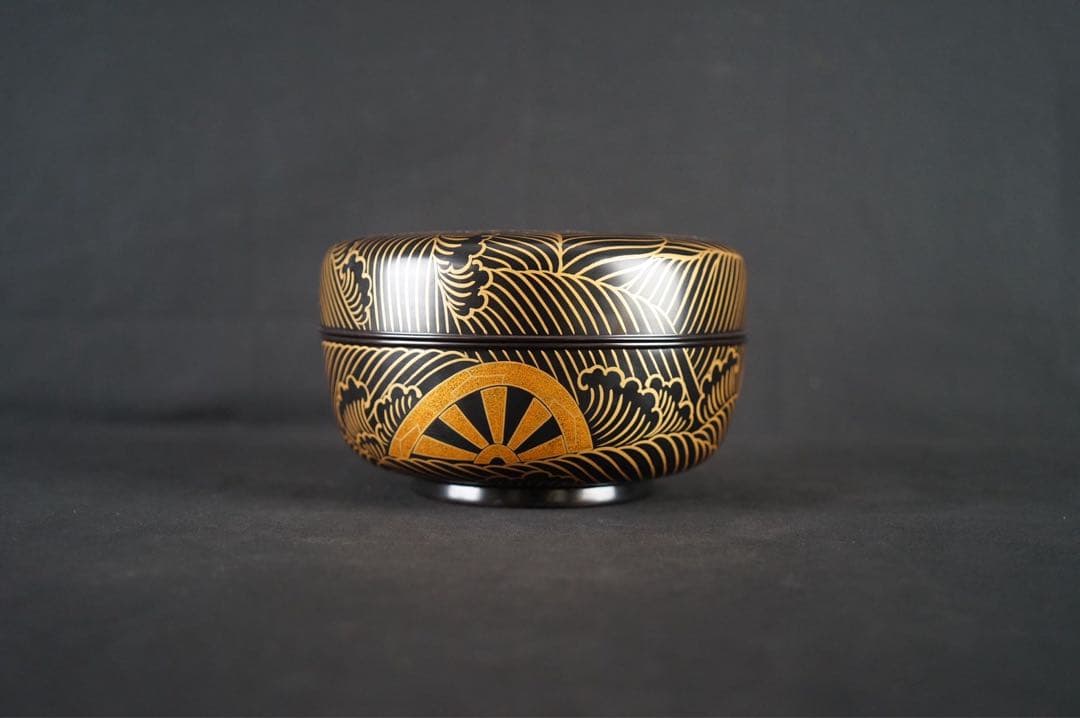 Chahei Issai Wajima Lacquer Genji-guruma Maki-e Jikiro, Signed Box